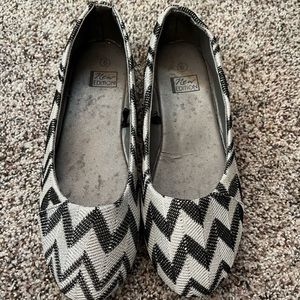 Women’s size 6 sparkly ballet flats